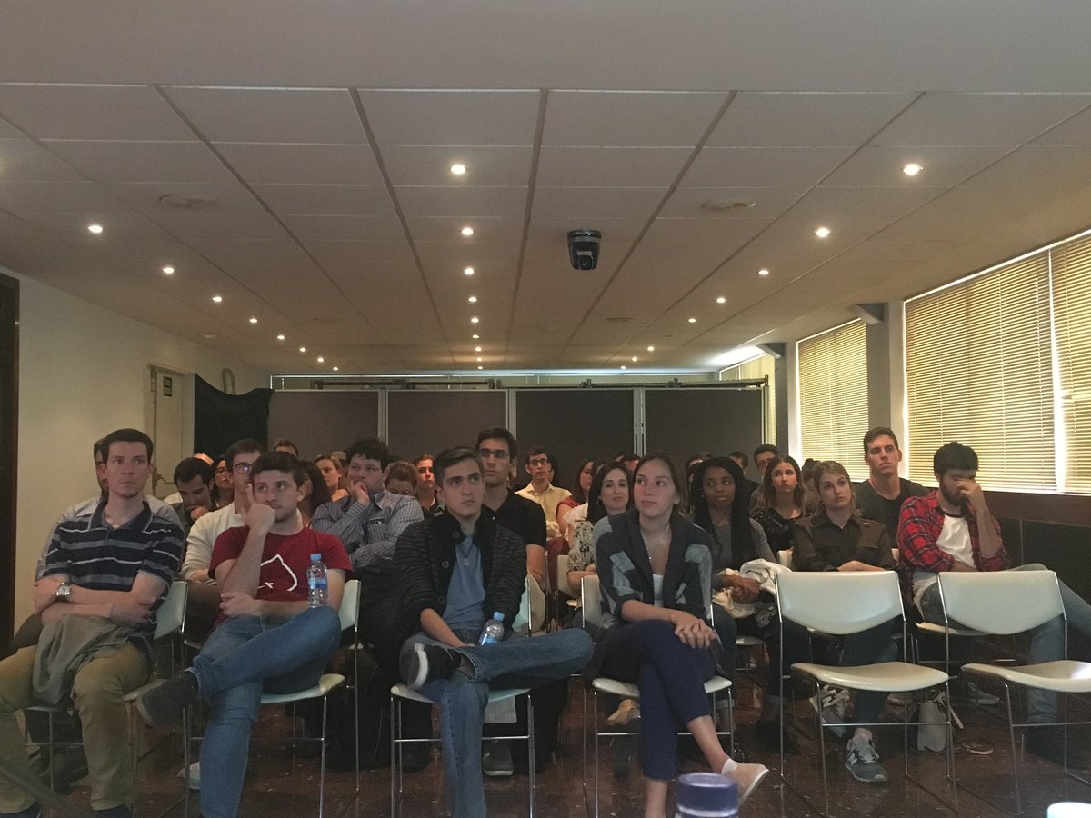 irioti's tweet photo. @COMLLEIDA hoy damos la bienvenida a los r1 y les informamos sobre la vida colegial @OMC_Espana , las distintas fundaciones @FPSOMC @FFOMC @FCOMCI con la participación de @puigdevall https://t.co/Nr2J1hzSDu