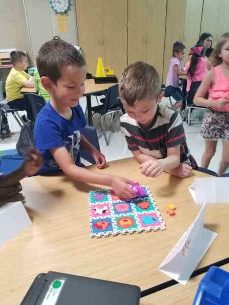 MeridianaElem's tweet photo. Meridiana Spy Camp - Powering up to Excellence with Coding. Using Flurbs and Candy maps to think about directional designs for coding. @MeridianaElem @AlvinISD https://t.co/TD9b415Yon