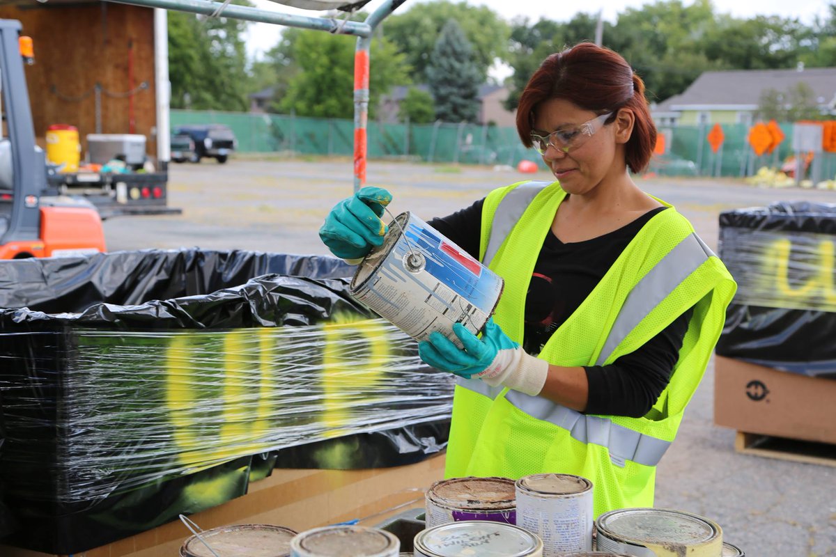 Hennepin County residents: safely dispose of household hazardous waste (toxic chemicals, cleaners, bulbs and more) at our next collection event.  
Friday, June 14 and Saturday, June 15 
9am - 4pm //  St. Louis Park Middle School
Important details here: bit.ly/2Rb8Tam