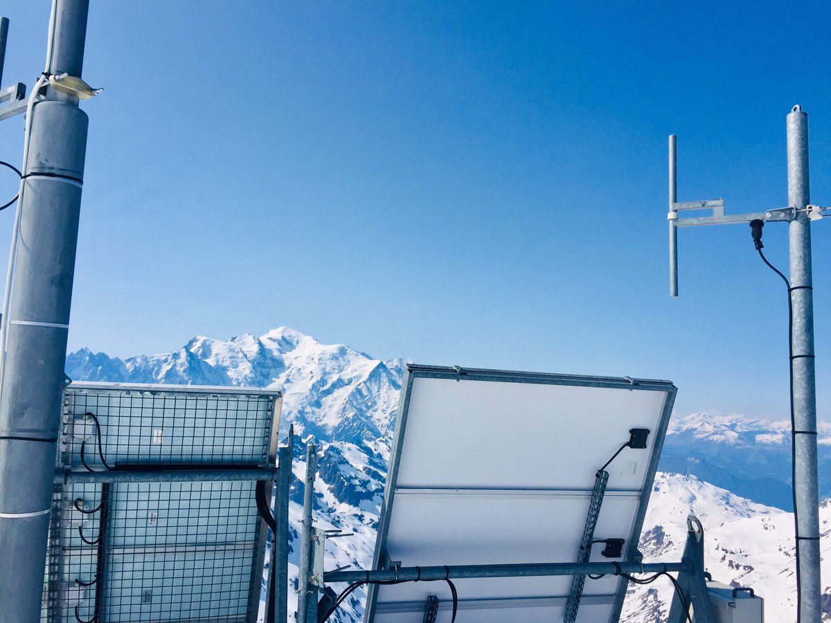 F4CZX's tweet photo. Les créneaux météo sont rares, mais on en a quand même réussi à en saisir un pour une opération de maintenance sur les relais radio du secours en montagne #sysocomontagne #secoursenmontagne #choucas https://t.co/7KuvvbCdr6