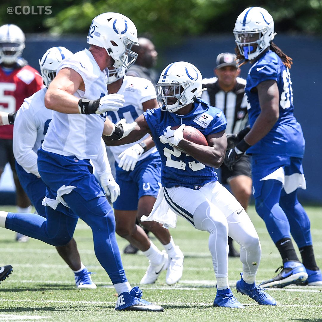 Colts's tweet image. In the business, this is what we like to call ᵐᶦⁿᶦᶜᵃᵐᵖ.