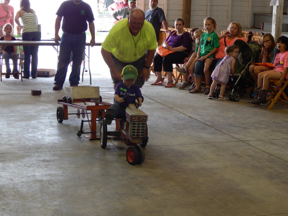 HuronCountyFair's tweet photo. Start them young on the Pedal Tractor 😎

#HuronCountyFair #Ohio #PedalTractor #CountryBoys #CountryKids #ILoveMyTractor #CountyFair #Summer https://t.co/ObzDKwMt8u