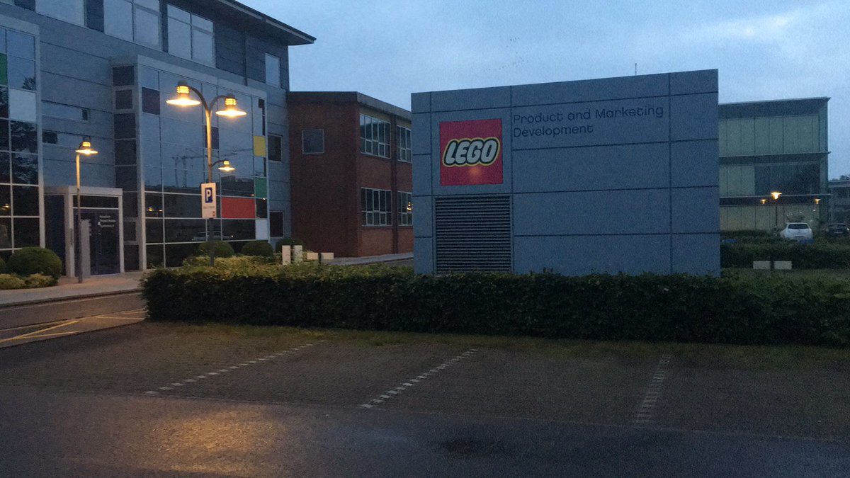 LEGO_Nabii's tweet photo. Working lately s the only way to get a photo with no cars in it! https://t.co/9iAUbx8z2q
