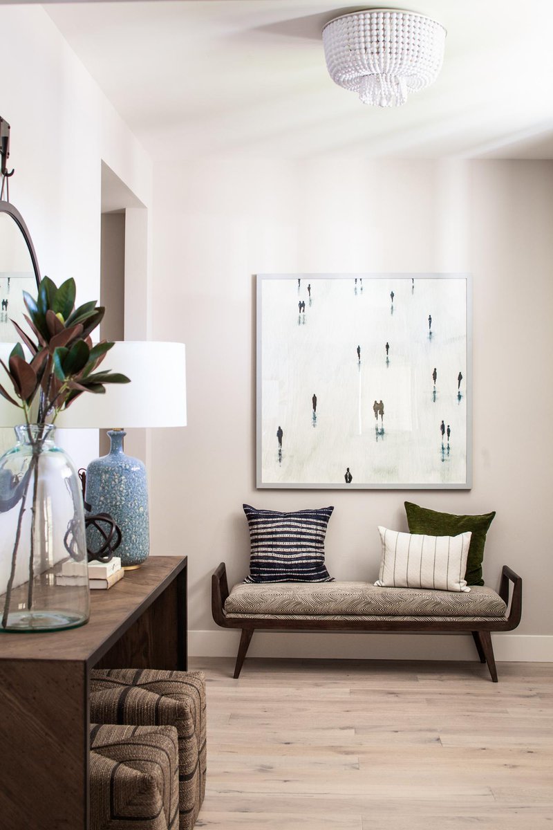 Designer Nina Jizhar turns new construction into a stylish retreat for a Silicon Valley couple. The result perfectly blends farmhouse freshness with coastal cool.

See the before &amp; after: 
homepolish.com/mag/balancing-…