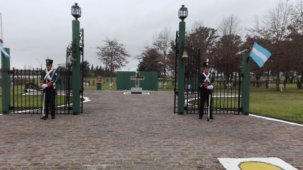 #EnInstantes Comienza la ceremonia de homenaje a nuestros #HeroesDeMalvinas del Regimiento de Infantería Mecanizado 7. A 37 años del combate de monte Longdon #Malvinas37Años #EsteEsTuEjercito