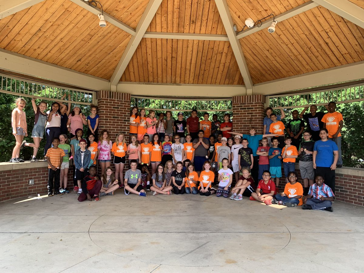 beckchalmers's tweet photo. Beautiful day for pizza and ice cream in the park and a trip to @wixomlibrary @WalledLkSchools @WixomEl https://t.co/go6XRzt1mc