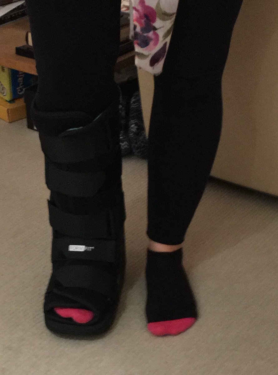 RachelNikolay's tweet photo. Not my average Tuesday, today was US guided injection to be followed with 2 weeks rest to avoid rupture! This follows 8 months of walker boot (x2), orthotics, physio, ankle brace, nerve &amp; muscle conduction. Resting will be the hardest bit! #tendons #nerves #painful #hopeithelps https://t.co/nkmaUX3ogU
