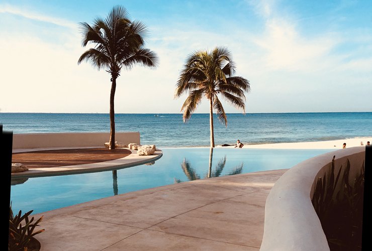 Nestled between the dense Riviera Maya jungle and Playa del Carmen’s longest stretch of beach is Mexico’s @MahekalBeach.🌴 Read about it here: bocalifemagazine.com/up-front/nomad…