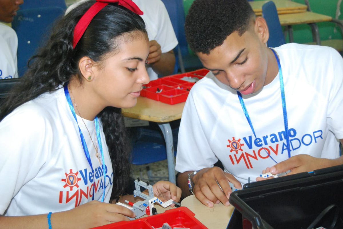 VeranoInnovador's tweet image. En el dia de hoy nuestros #FuturosInnovadores del #VeranoInnovadorPuertoPlata recibieron taller de Robótica, #Arduinos e #Impresiones3D, con instructores expertos de la empresa #RunTime.

#CVI2019
#CVIPuertoPuertoPlata
#VeranoInnovador2019