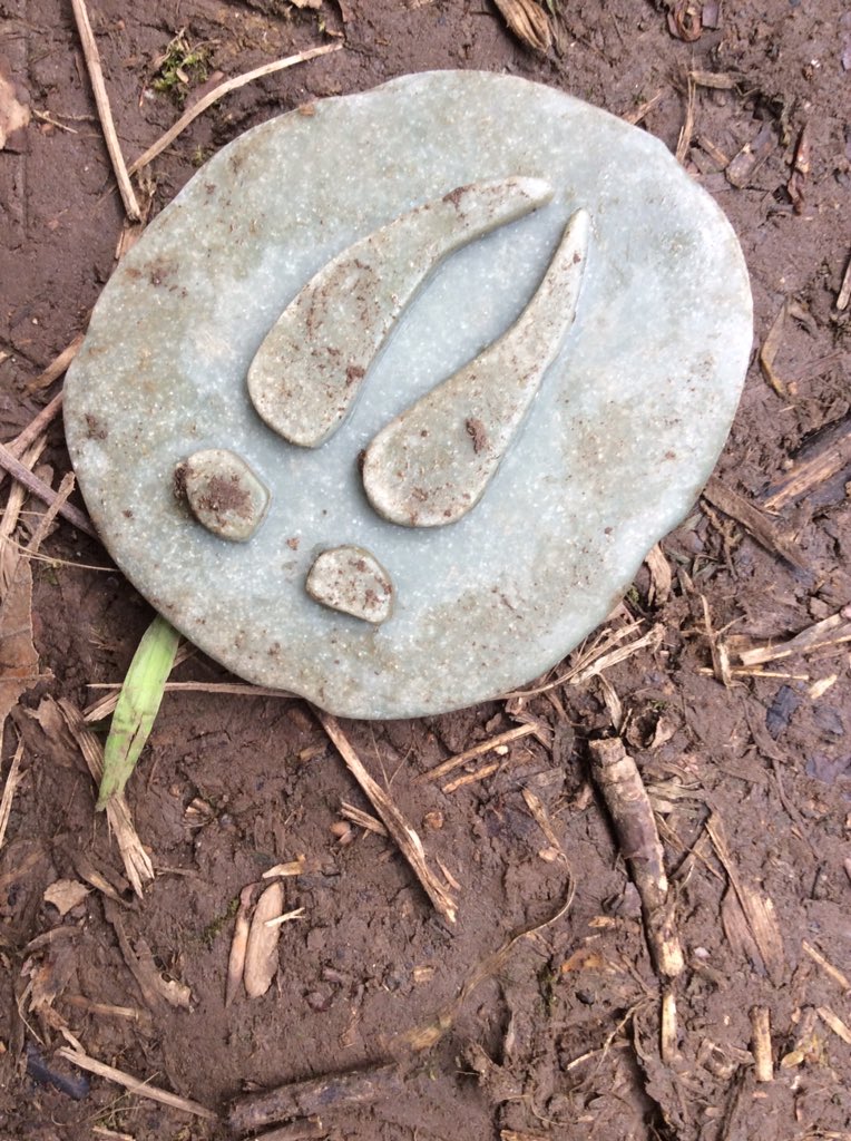 LeafyTrailsFS's tweet photo. Making animal tracks #animaltracks #outdoorlearning #woodlandcreatures #rubbings #forestschool #nature #naturesmart #STEM #idskills #curiosity @Bracoden15 https://t.co/onkJiczyvo