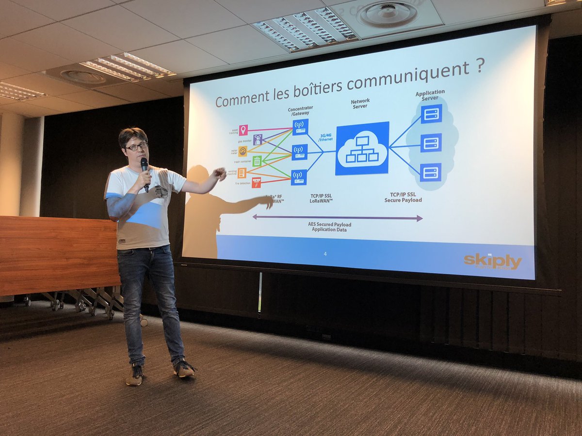 Merci à <a href="/JeromeChambard/">Jérôme Chambard</a> pour sa super conf sur #iot et #googlecloud Vraiment canon! #sigfox #LoRaWAN