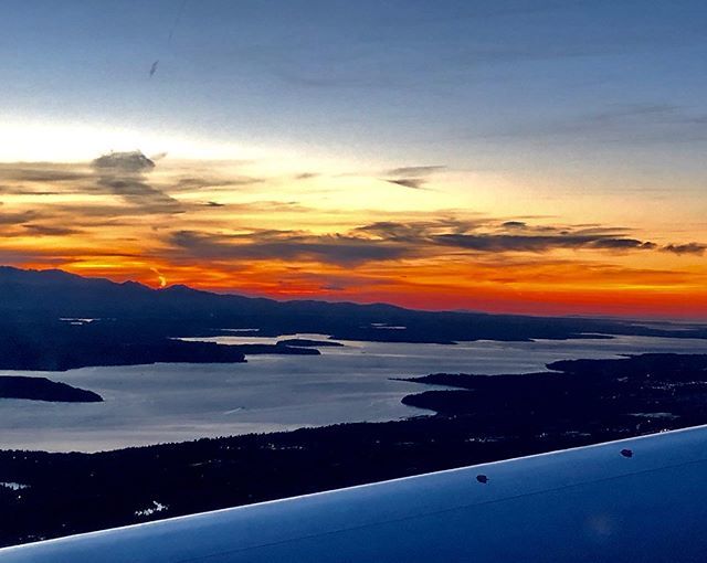 allsongs's tweet image. Hello Seattle!  #TinyDeskContest concert tonight @kexp with @quinnchristopherson bit.ly/2WZFfdt