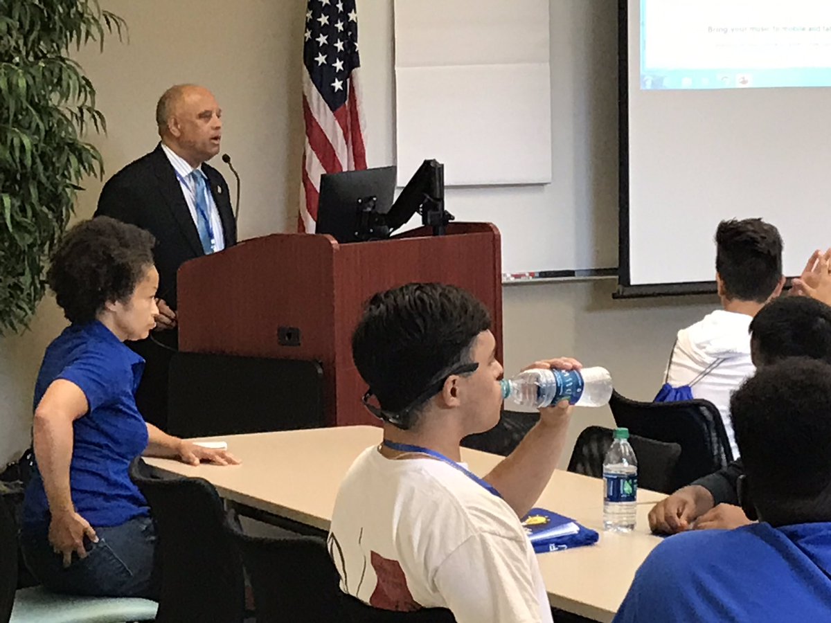 RyanGeivet's tweet photo. What an amazing opportunity for our @KHSD_Official students. Thank you CSUB for the partnership! #buddingleaders https://t.co/wFgyhVnP7H