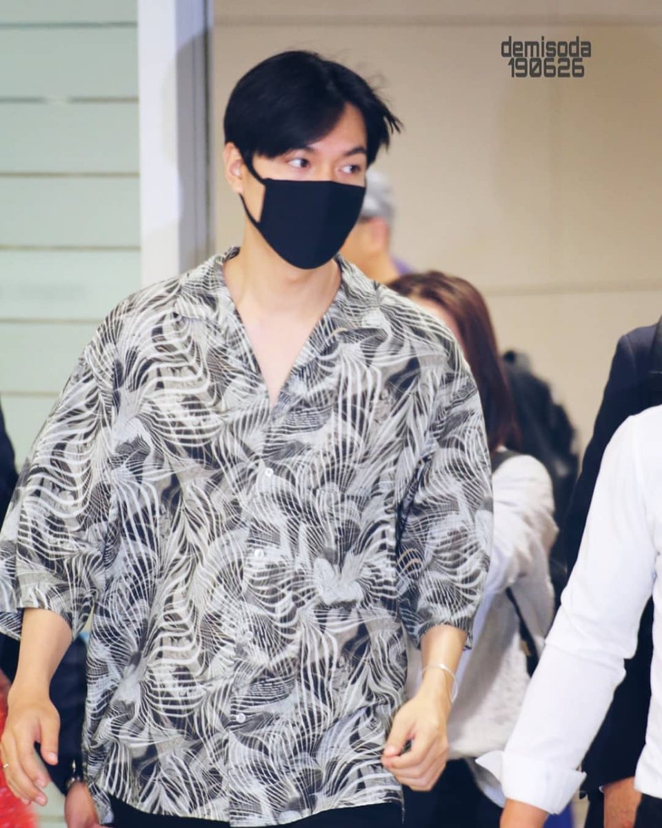 kkirigun's tweet photo. #이민호 #입국 #대만 https://t.co/qIL3Y62DxX