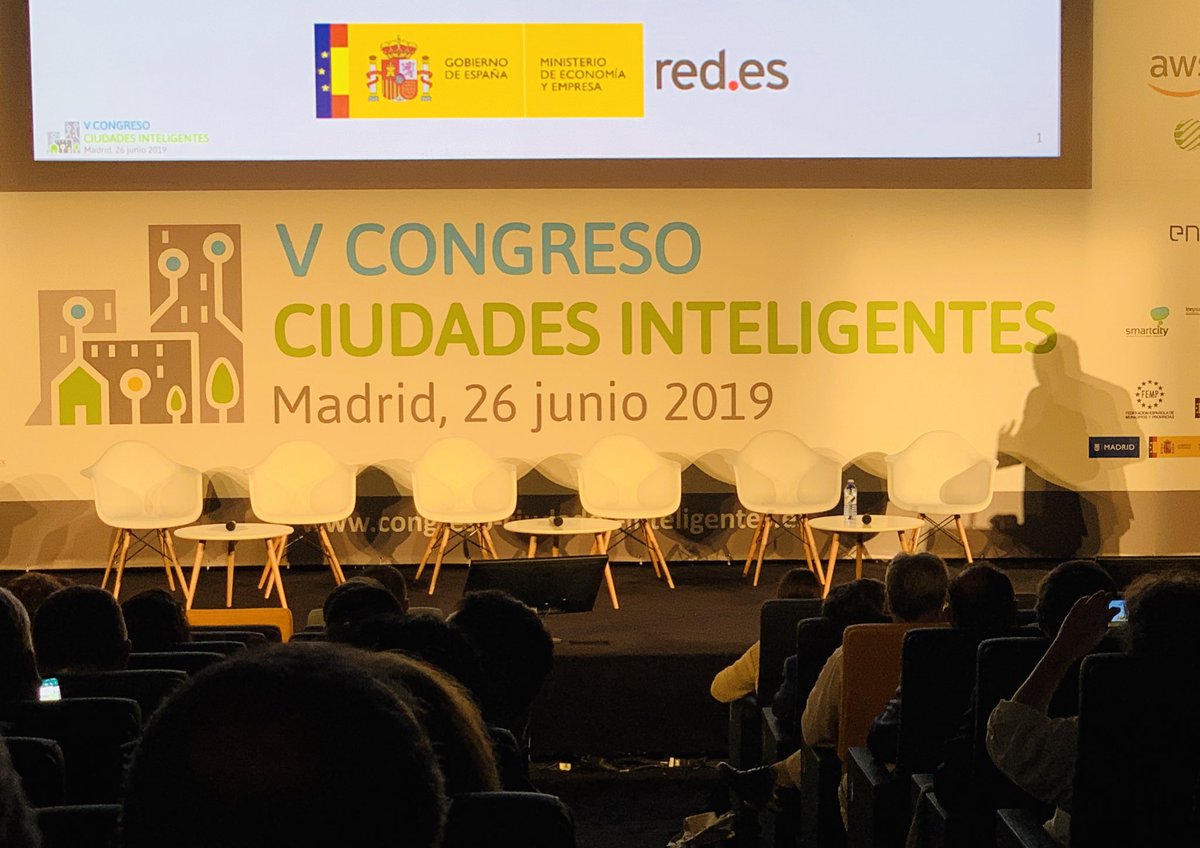 In 5th #SmartCities #summit in #Madrid ... #technology exists, challenges are #people #managment and improving #connectivity and users #capabilities #CongresoCI5 <a href="/CongresoCI/">CongresoCI</a>