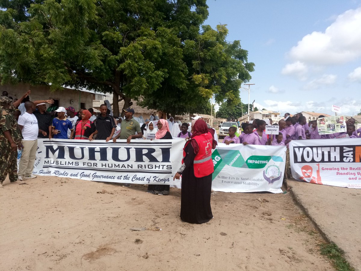 LydiaNdurya's tweet photo. Ili kuadimisha siku ya kupambana na dawa za kulevya @KYBI_ke wakishirikiana na @KenyaRedCross wakieneza kampeni ya #amanipatte #lamutamu wakiwa upande wa Patte Island @SahaDume @tendasasa @USAIDKenya 

#SCORElamu 
#Tupendane https://t.co/KzXEEMMZzj
