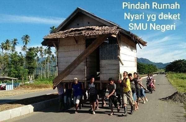BeasiswaIndo's tweet photo. Pak Guru: "tuntutlah ilmu sampai ke negeri Cina!"
Murid: "gak bisa Pak! Sekarang pake sistem zonasi!" https://t.co/eGSkdBAtyw