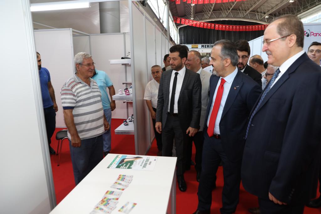 Alinuraktas70's tweet image. Network Fuarcılık iş birliğiyle düzenlediğimiz BURSAF 3. Ayakkabı ve Deri Ürünleri Fuarı'nın açılışını gerçekleştirdik. Sektör temsilcilerine katılımları için teşekkür ediyor, hayırlı işler diliyorum.