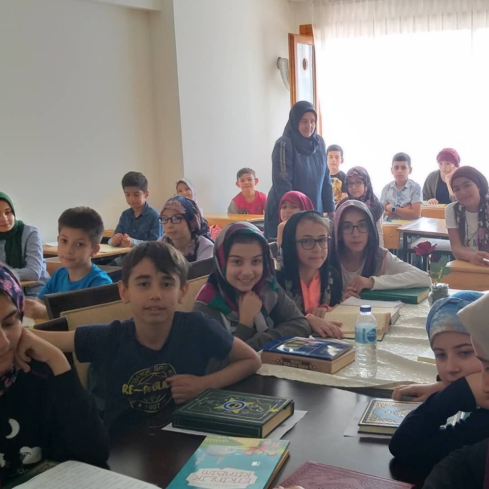 2011AYASLOKAL's tweet photo. ANKARA BÜYÜKŞEHİR BELEDİYESİ 
 AYAŞ HANIMLAR LOKALİ 
10-14 YAŞ YAZ KURAN-I KERİM KURSUMUZ DEVAM ETMEKTEDİR.@emineko97923737 https://t.co/VzsisAsX6n
