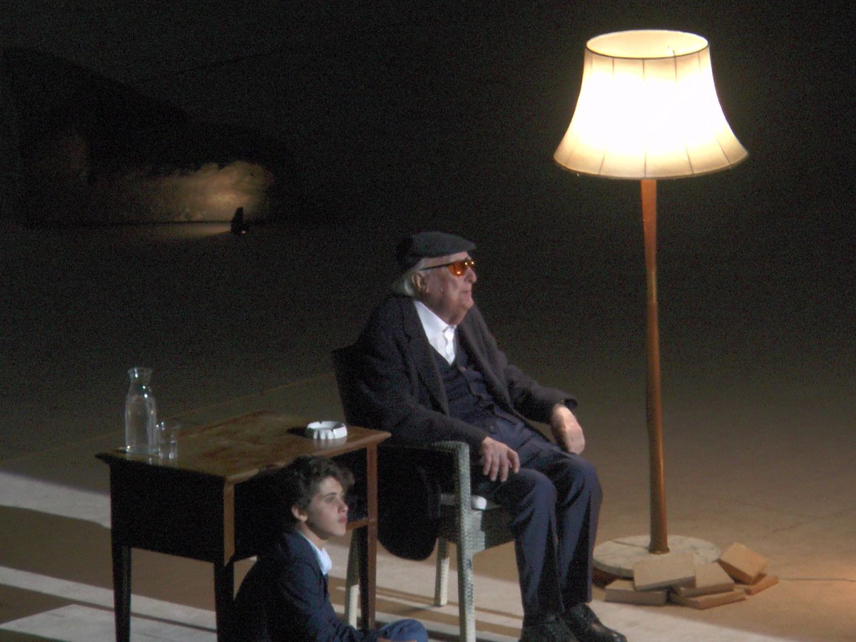 Amico Tiresia non spegnere la luce, milioni di italiani stanno aspettando il tuo ritorno.
I fan di #montalbano vogliono altri racconti del commissario più amato dagli italiani.

#Camilleri non mollare ❤️
#forzamaestro ❤️  ti definisci il contastorie e nuove storie noi vogliamo.