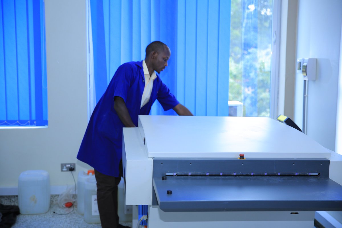 InlinePrint's tweet photo. To ensure that you have a one-stop Print service, In-Line Print has a fully equipped Computer to Plate (CTP) unit for offset Printing. Here, once design work is finished, we produce the colour plates immediately &amp; get started with printing right away. In-Line Print: #JustTooGood https://t.co/rwnyCjnWBn