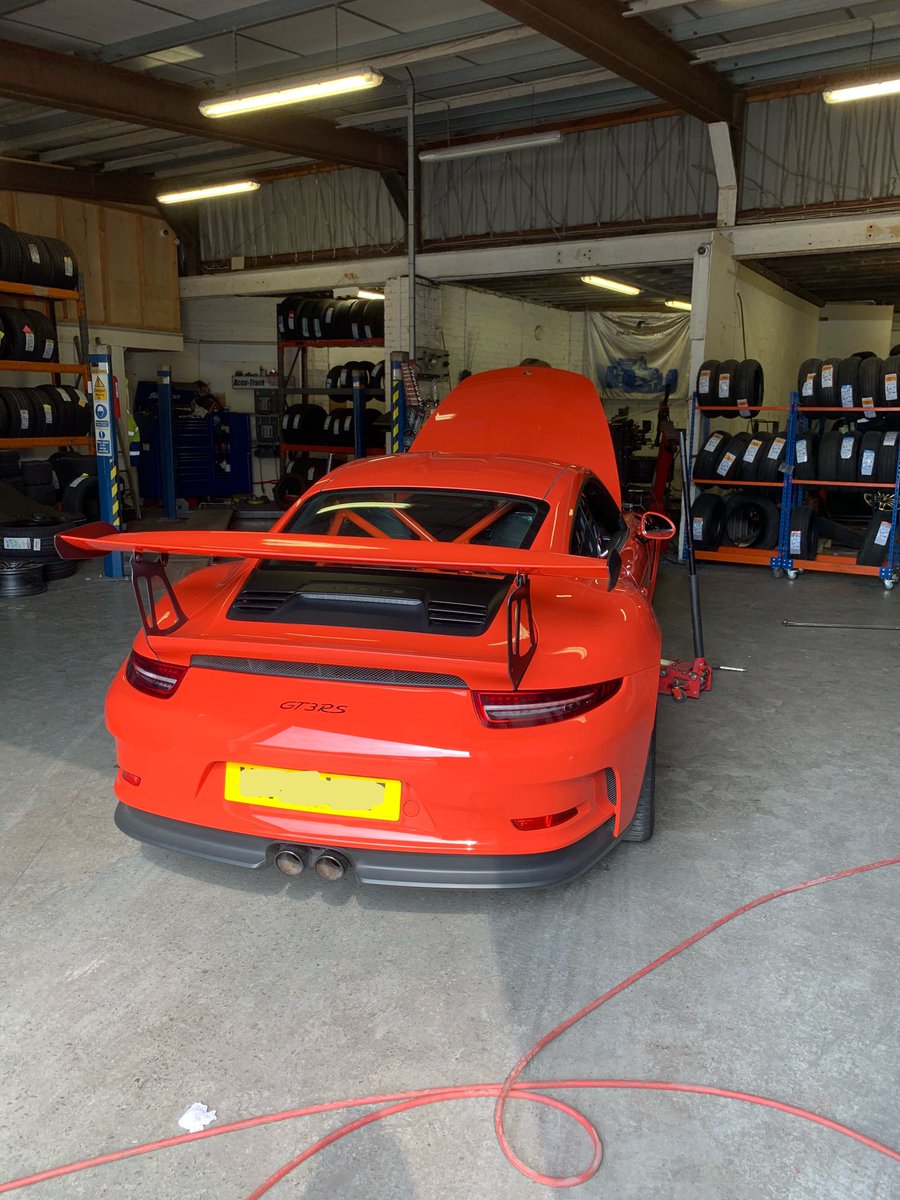 TyresFormby's tweet photo. New set of tyres on this Porsche 911 GT3 RS @TyresFormby #MICHELIN #PILOT SPORT #cup2 #991.2 #gt3rs #formby #merseyside #porsche https://t.co/qmanLiNvFB