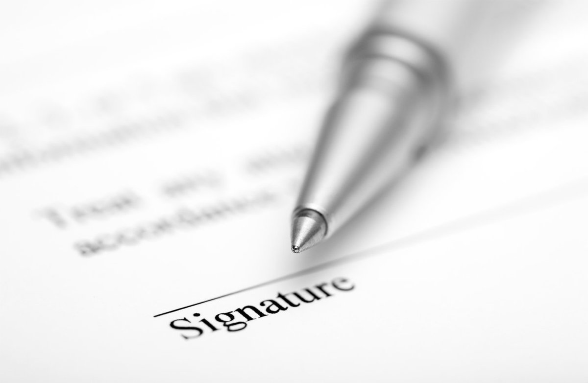 KFHproperty's tweet image. Thinking of buying a property soon? Read our guide to instructing a solicitor bit.ly/2qwUiIb 
#buyingaproperty #solicitor #guide