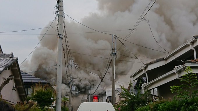 京都市西京区樫原畔ノ海道の住宅で火事が起きている現場の画像