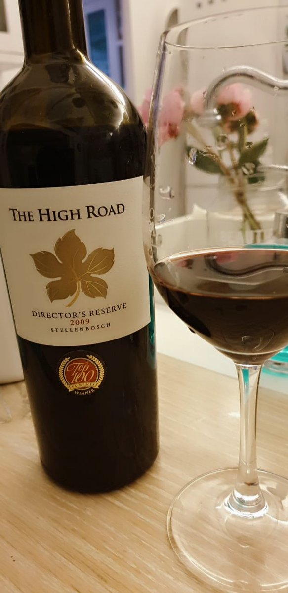 highroadwines's tweet photo. When a client cracks open a 2009 #DirectorsReserve 🍷👌
Showing off a deep ruby center, this vintage is complex & layered with fruit, wood & dark chocolate nuances. Defined by it's elegance & refinement as @highroadwines
are well known for.
What a beaut! 🖤 #thehighroadwines https://t.co/3og3fo1mzp
