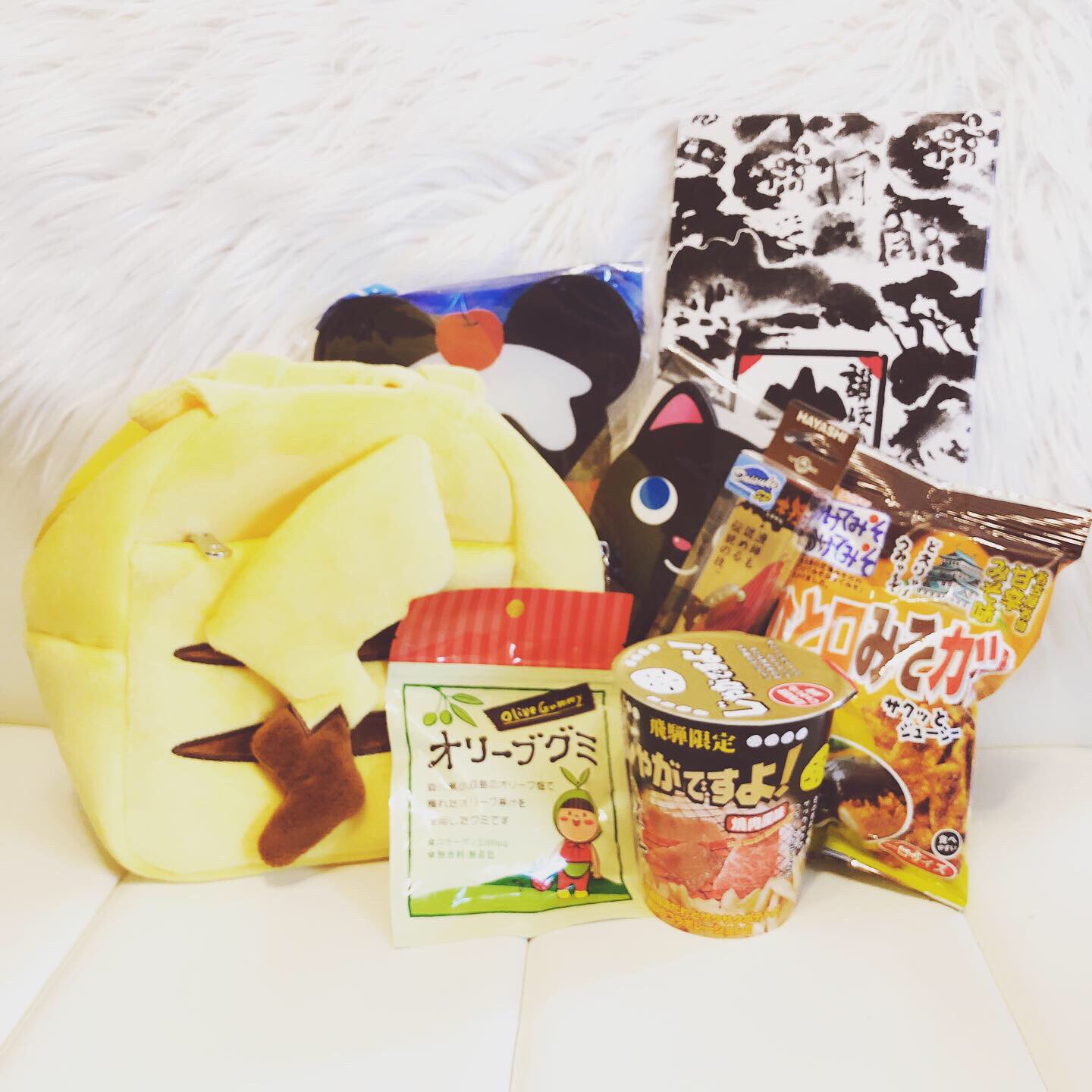りんか イベントからのバッキーロケ ご来店下さったみなさまありがとうございました 差し入れの写真撮ろうとしたらかわいい子に邪魔されました ジャンプワールド丸亀店 ジャンプワールド今里店 イベント 石井館長 魚住つばき 釣りギャルつらら
