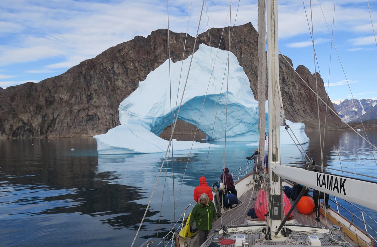 Sebast_royer's tweet photo. [Croisière au Groenland] ⛵Suite  à un désistement, 1 place disponible sur notre croisière d'exception au coeur du Scoresbysund ! Navigations et  randonnées dans un univers sans limites d'icebergs spectaculaires ! Départ 23 juil - 08 août ▶️ https://t.co/7919XfxLBc https://t.co/TgfzJ7Vvve