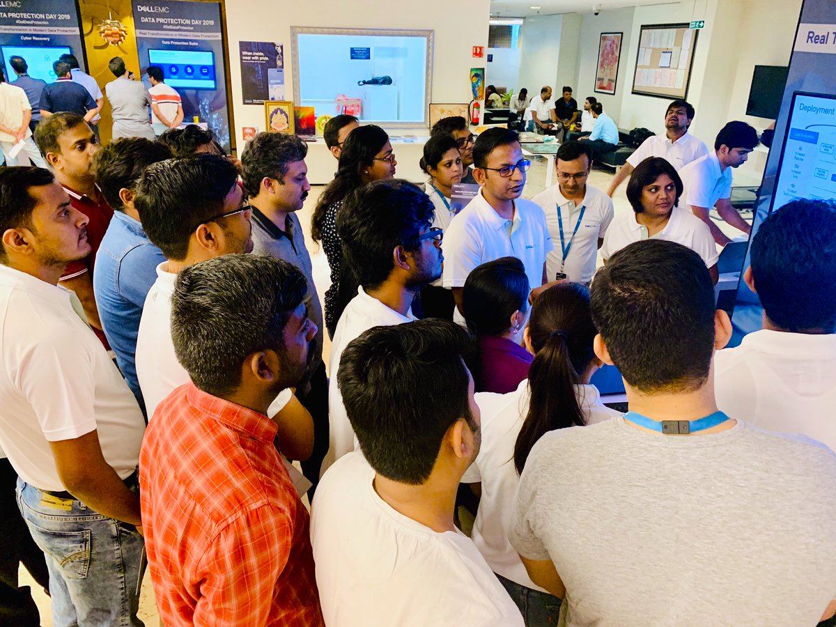 TejasPandit_'s tweet photo. Taking of the popular Booth for Innovation showcase #DPDTransformation seems bit crowded #DellDataProtection @DellEMCProtect #Meghana @rjanardan @sunnydebk https://t.co/lFAZsozCO3