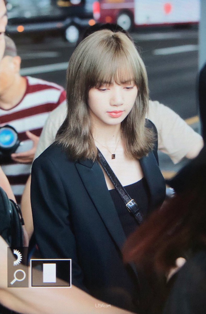 BP970327's tweet photo. [190626 ICN]

#BLACKPINK #블랙핑크 #LISA #리사 https://t.co/gsXD28xj9U
