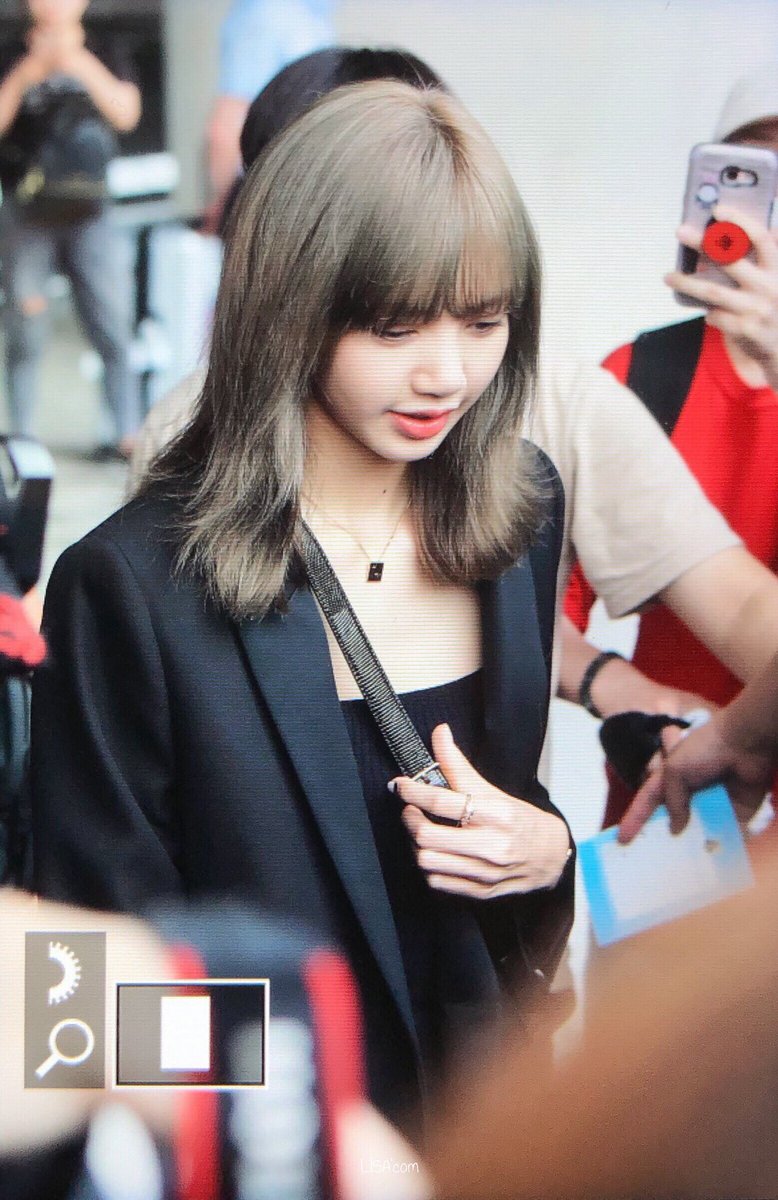 BP970327's tweet photo. [190626 ICN]

#BLACKPINK #블랙핑크 #LISA #리사 https://t.co/gsXD28xj9U
