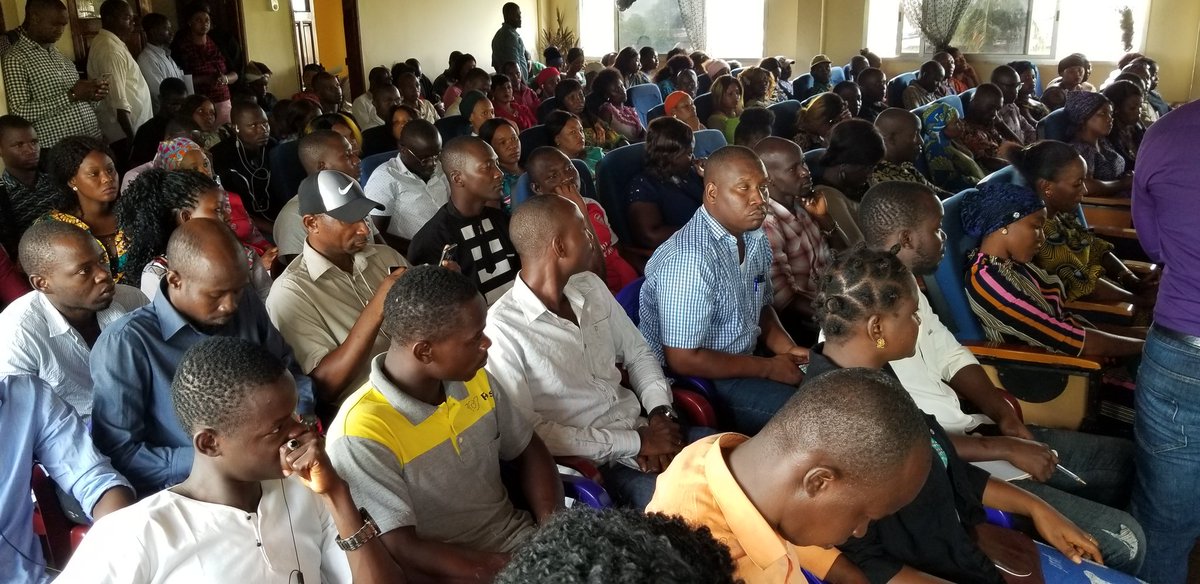 RAJGUI's tweet photo. #Etape_de_Conakry
#RAJGUI a démarré ce matin les réunions de partage d'expériences avec des centaines de Jeunes dans de la commune de Matam.
Ces Jeunes bénéficieront des séances de coaching de la part des Jeunes ModÚles en fonction de leurs besoins. @bussiere_brice https://t.co/m1f4S2YggB