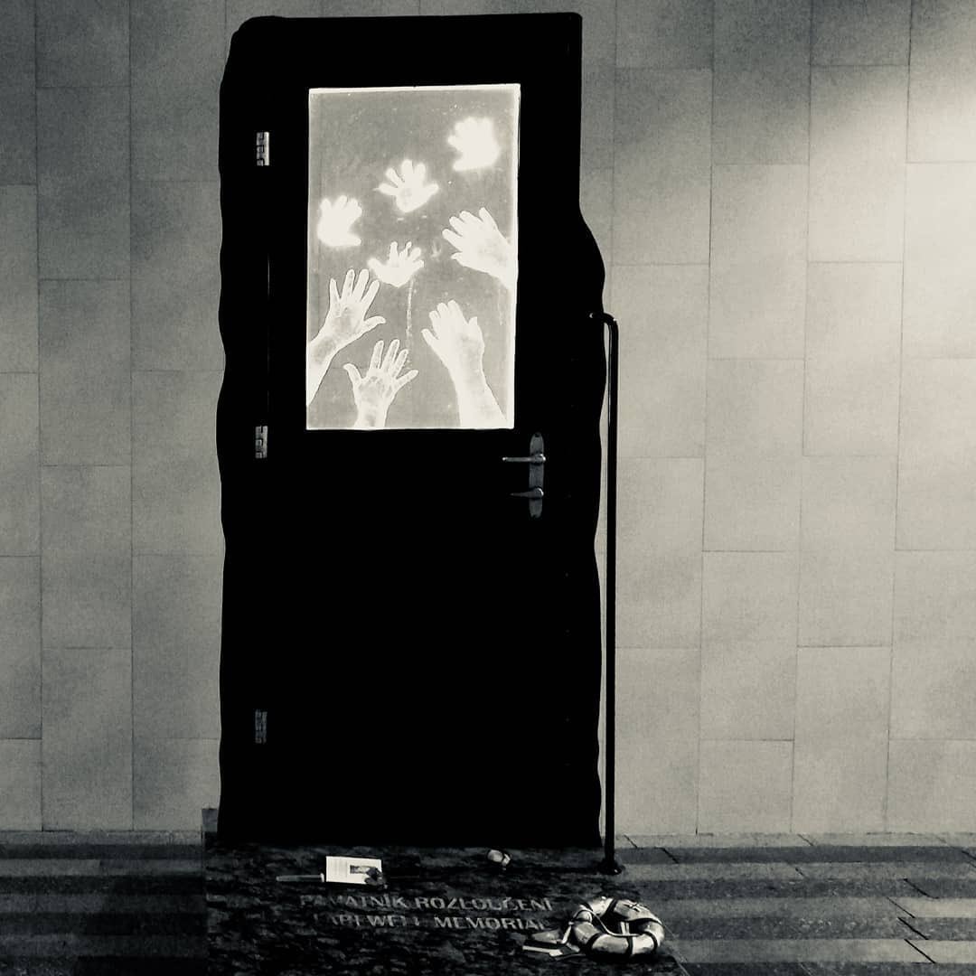CzechBirmingham's tweet photo. Hands on the Glass is a documentary by Veronika Homolová Tothová about the bravery of all involved in Kindertransports during WWII. Worth a watch with lots of tissues. Thanks so much to the makers and happy birthday to Lady Milena, one of the survivors. https://t.co/IvL18Uoirl