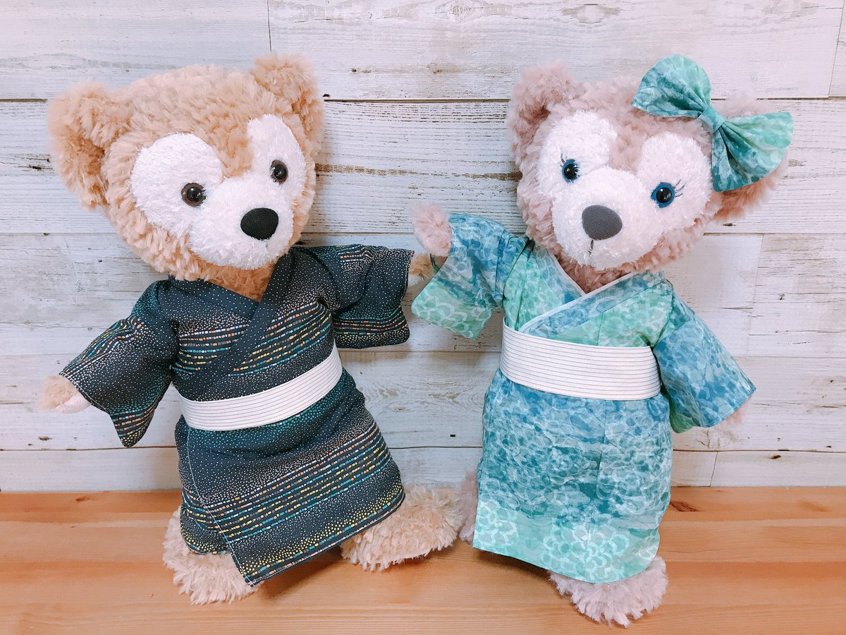 ぬいぺ ぬい服の先生 夏本番では というくらい暑い今日この頃 ダフィ メイに浴衣を作ってみました ダフィくんは花火っぽい柄で勇ましく メイちゃんはさりげに花柄が浮かぶ清涼感ある柄で涼やかに おそろいの帯でカップル感も演習 近々無料型紙で