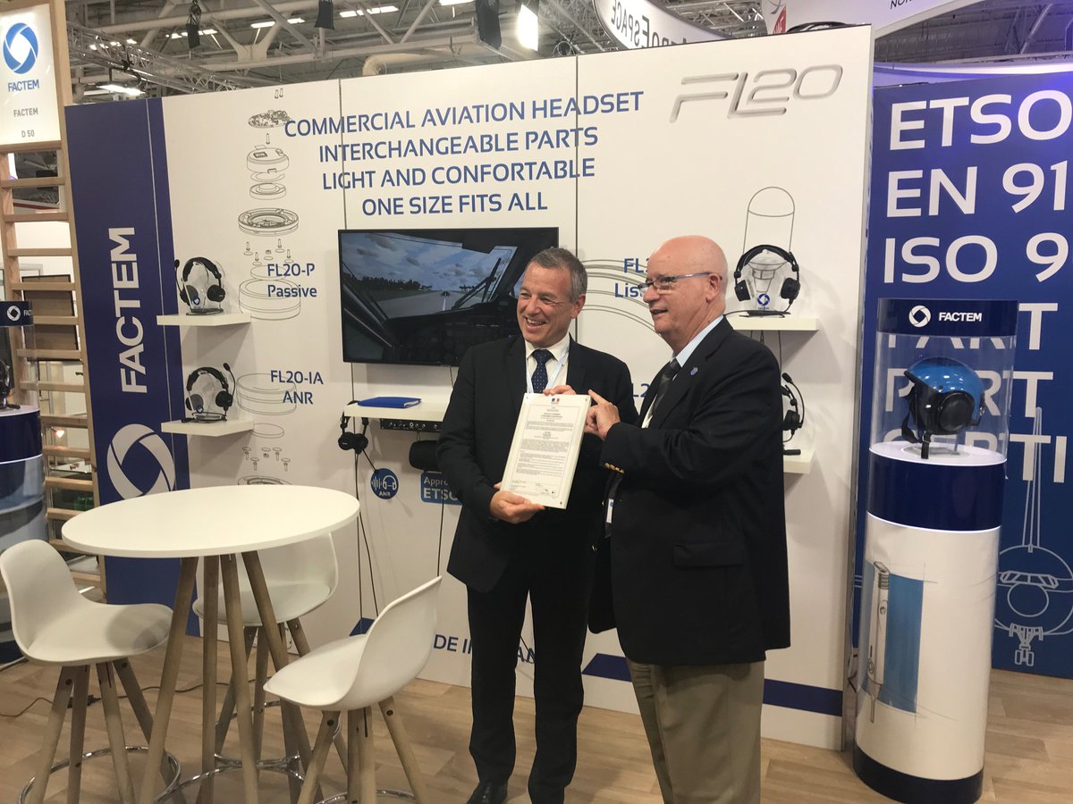 FACTEMofficiel's tweet photo. Retour sur les nombreux événements FACTEM durant le salon du Bourget avec la visite de la délégation et d'Hervé Morin, la signature du Part 145 en présence de Monsieur Guy Tardieu, et la signature AOG avec OEMService ! #factem #salondubourget #evenements https://t.co/12zxetIaUD