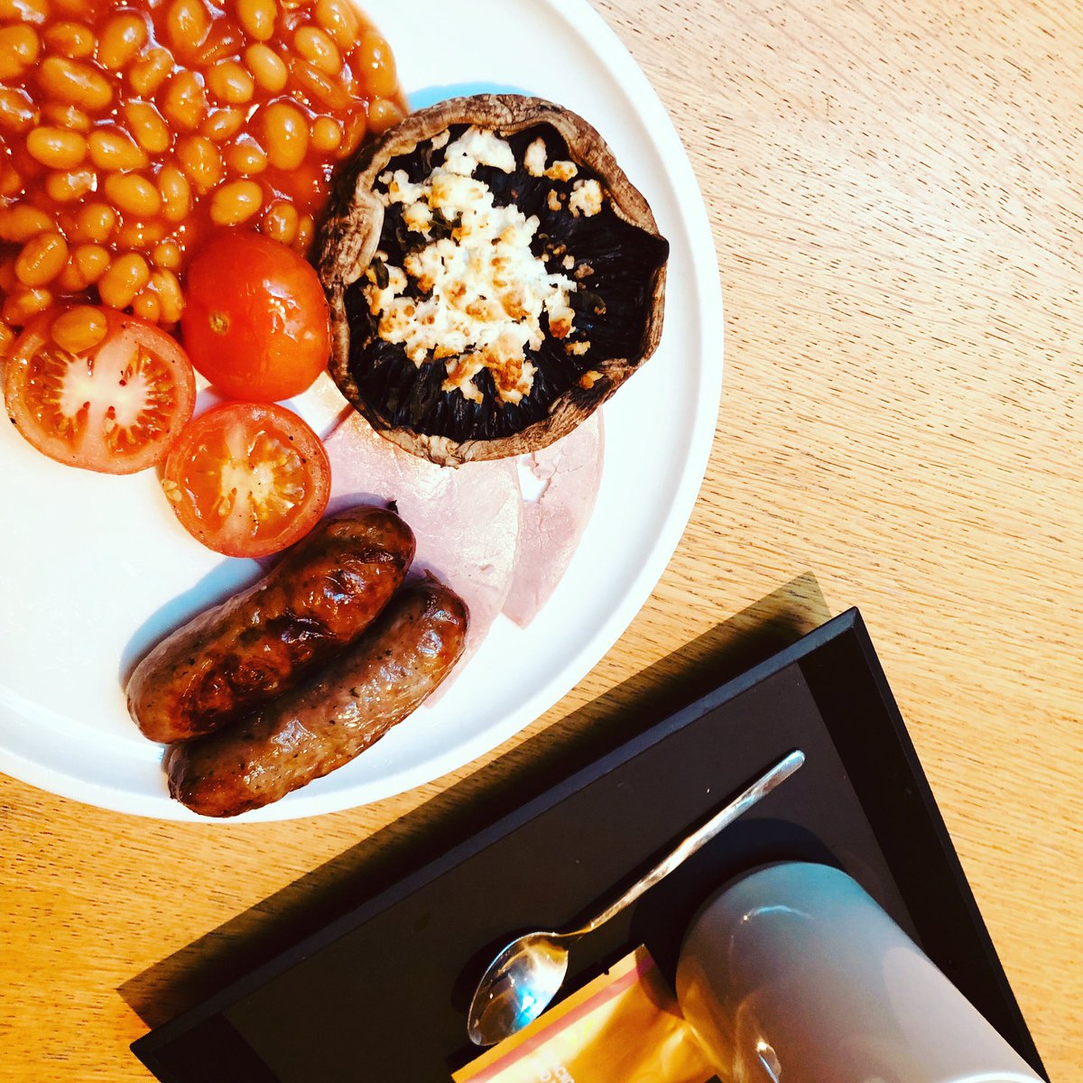 littlemisswoww's tweet photo. The breakfast of champions! 🚀 @citizenm #wowwday #firethemup @lotusdave way better than Weetabix x https://t.co/AIdZi2SvvD