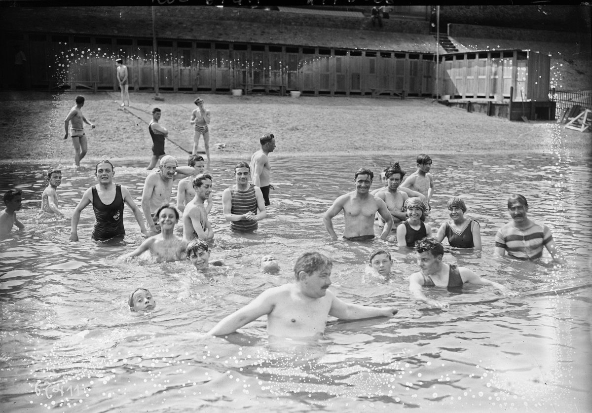 "Baignade dans la Seine en 1921" : une nouvelle pépite Gallica est à l'honneur dans <a href="/historiamag/">Historia</a> ! historia.fr/les-p%C3%A9pit…