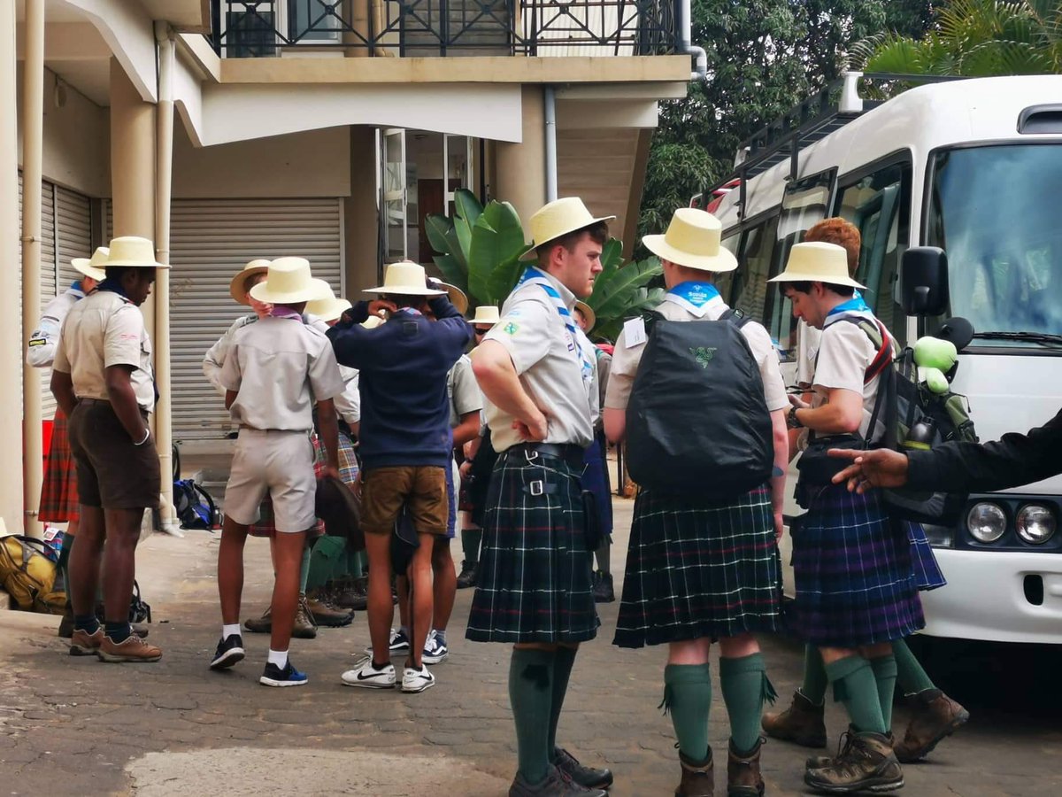 Après 10h de vol, la délégation Scotland scouts vont célébrer la fête du 26 juin,célébration du retour de l’indépendance madagascar🇲🇬 avec l’équipe @FoibeTily  au centre #AkanyAvokoFaravohitra 🤓 #TRANOMBITSIKA où se tiendra l’échange de Program des jeunes &amp; travaux communautaire