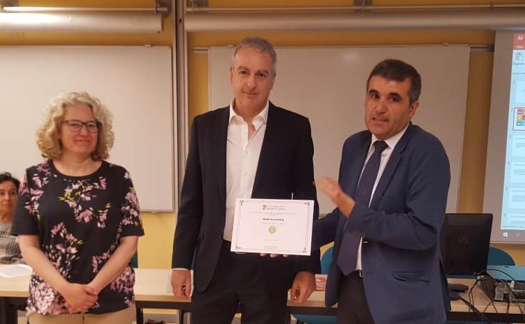 Alvert Verdós, Director de Marketing de Nadal Forwarding, rep la Qualificació A de l'ESG Rating, de la mà d'en Jordi Martí, investigador del CIES i de  <a href="/YannaStefanu/">Yanna Stefanu</a>  consultora d'INVENIES. Jornada del Centre d'Investigació d'Empresa i Societat CIES #sostenibilitat #RSC