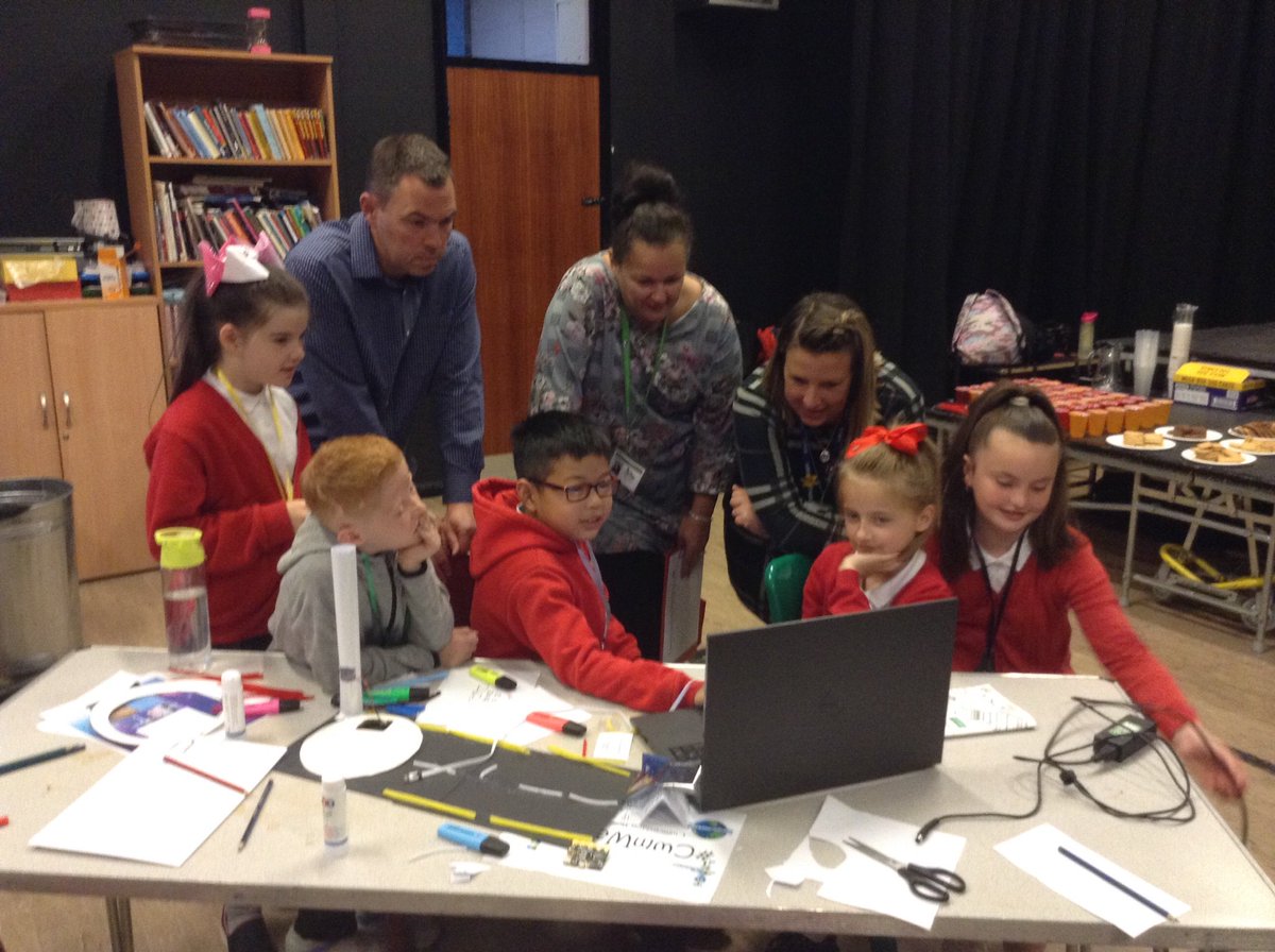 DosbarthArianC's tweet photo. So proud of our coding warriors and how they worked as a team yesterday @CwmclydachPri https://t.co/SpUsM3zB5V