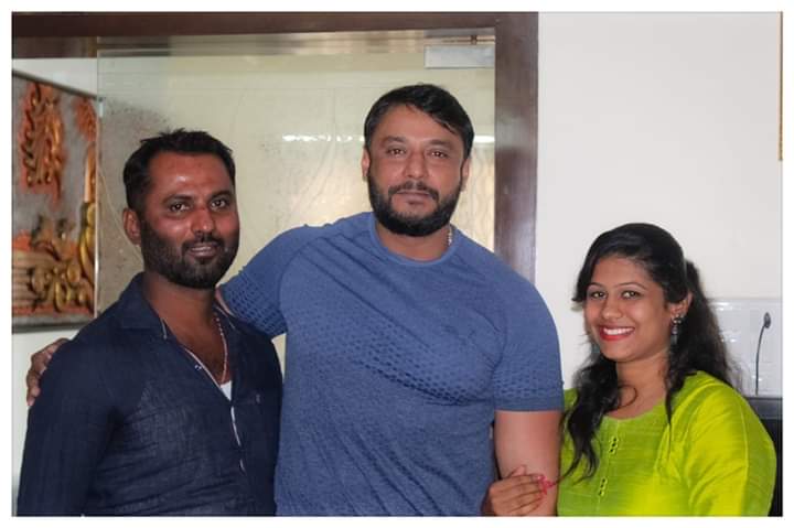 MaRuThIDBOSS1's tweet photo. #Congratulations_Anna👑
on Getting Engaged💍💍
#Nataraj_Nata👑
#Sahana_Darshan_Thoogudeepa👑
@dasadarshan @vijayaananth2
@dinakar219 @GajaShyam @Darshanfans171 @DSS_TeamMandya https://t.co/QFRiwY8lMg