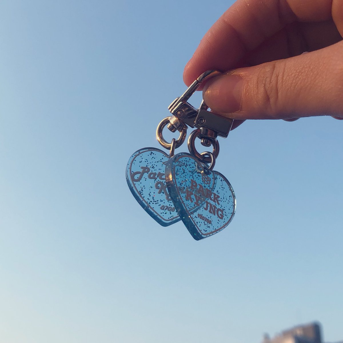 kyung_warning's tweet image. [RT+FOLLOW EVENT]

제가 쓰려고 키링 조금 만들었는데 너무 예뻐서 이벵튜 해요 에어팟에 달고다니면 아주 좋슴다 그냥 알티누르고 지나가세욥
당발은 경오빠 생일때 하겠습니다!
한분당 종류랜덤으로 키링 하나씩 보내드릴께요! 제가 키링개수가 헷갈려서,,아마 3~5분정도 보내드릴수있을꺼같아요ㅠ