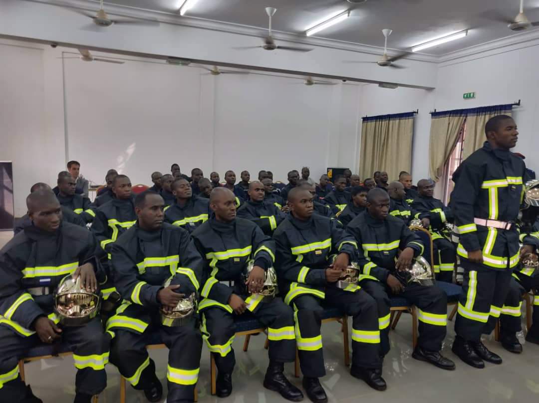 isepc's tweet photo. Coopération France-Burkina : l’Ambassade de France fait un don de 45 tenues de protection contre le feu à l’@ISEPC. La cérémonie de remise des tenues  dont la valeur est estimée à 16 millions de FCFA, a eu lieu le jeudi 20 juin 2019. https://t.co/7hfTLwDjdY