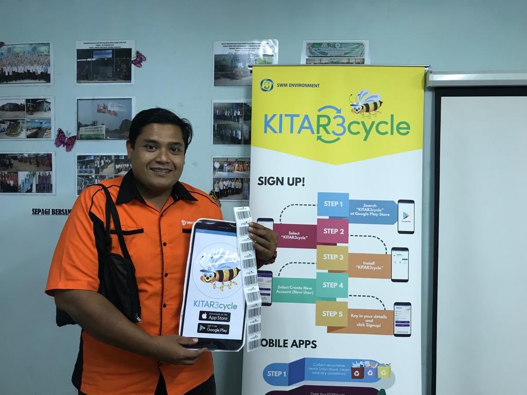 unclebat123's tweet photo. Promosi Program KITAR3cycle telah diteruskan lagi ke Pejabat Operasi @swmenvironment Cawangan Muar oleh Krew 3R Troopers sebentar tadi. Rata-rata warga kerja di sana telah menyambut baik program ini.

Ayuh kitar semula demi masa depan anak-anak kita!

#swmenvironment #swmsb https://t.co/9oDPyR9zNw