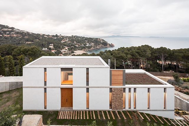 Casa Begur proyecto de @05am__arquitectura
.
.
.
.
.
.
.
.
.
.
.
.
.
.
#arquitectura #begur #catalunya #mediterraneanhouse #mediterraneanarchitecture #girona #architecture #architecturephotography #whitearchitecture #housebythesea #mediterraneansea #filippopoliphotography