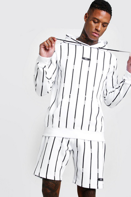 boohooMAN's tweet photo. 🔥 #ManUpMyWardrobe 🔥

It's back to give you that #FridayFeeling 🙌

Want to win this ?

1. Follow @boohooMAN
2. Like &amp; RT
3. Reply with your size &amp; #MANUpMyWardrobe 

Winner announced #Monday 📢 https://t.co/Ga4uW6giyD