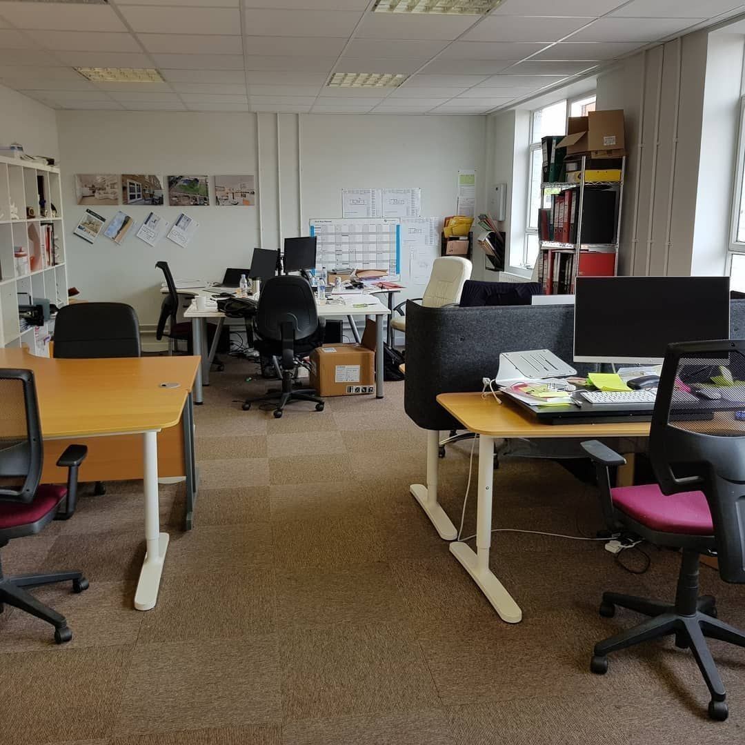 EatClapham's tweet photo. Are you a small start-up or freelancer? We've have two desk spaces available in a bright, shared office at the Earlsfield Business Centre. For more details, please contact luke@eatwandsworth.com #officespace #deskspace #earlsfield #wandsworth #clapham #freelancer #startup https://t.co/t1DXPHSOo3